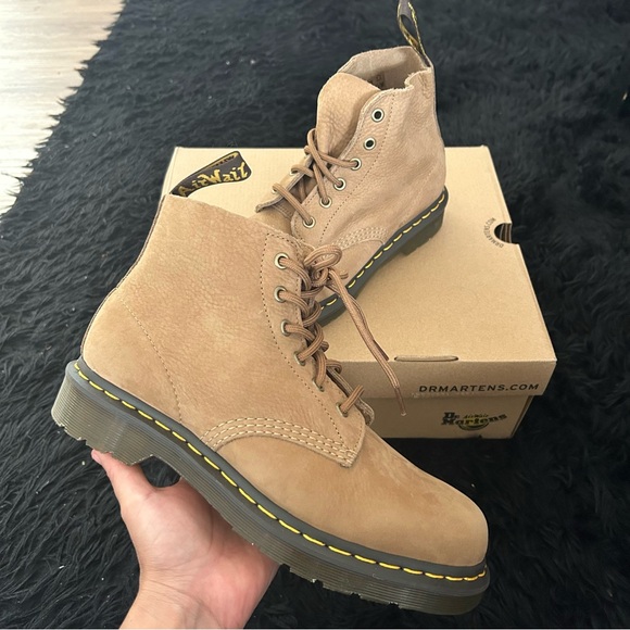 DR MARTENS 101 UB tan leather ankle boots booties shoes women’s 9 new in box
